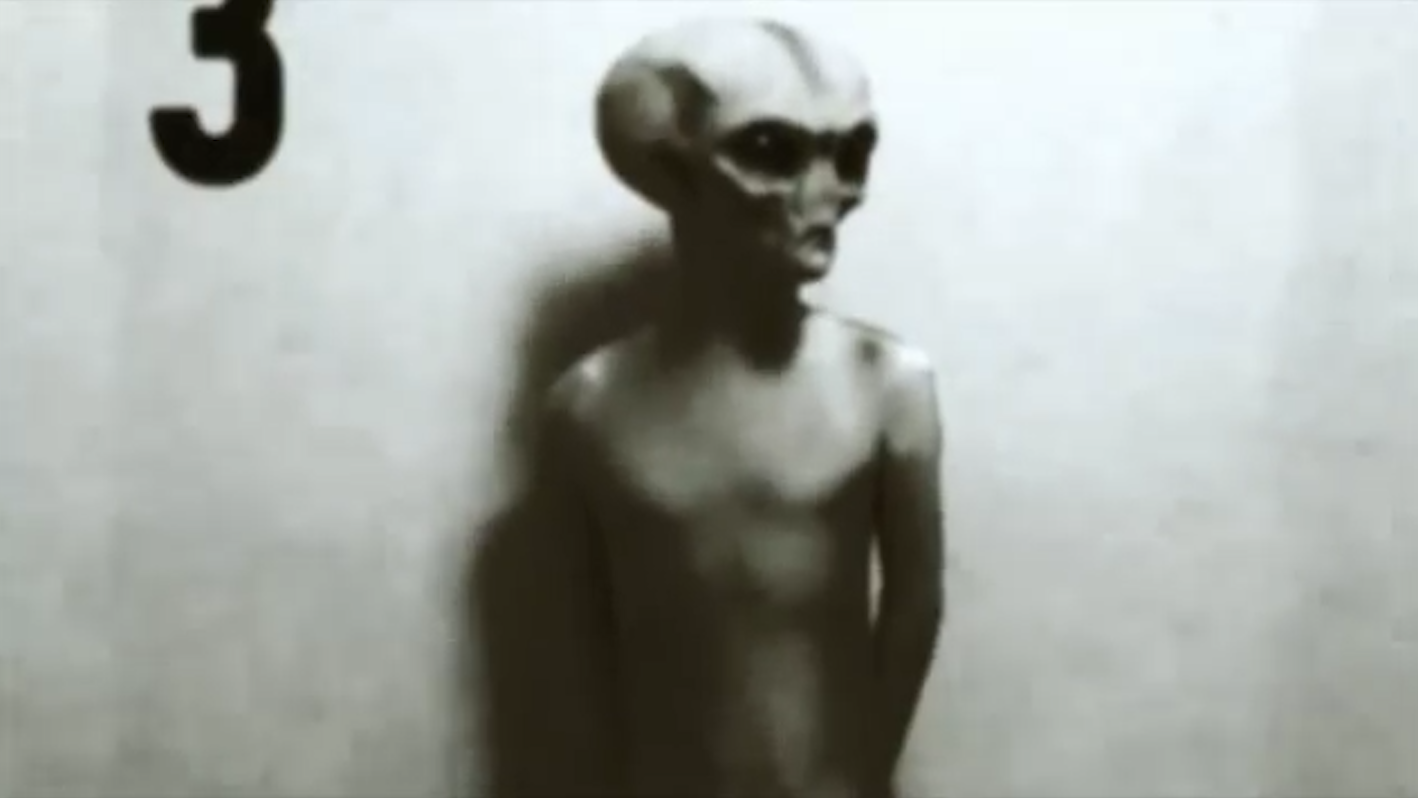 Real Alien Caught On Tape 2012